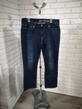 Signature Levi's Ladies Size 34/32 Dark Wash Modern Straight Fit Blue Jeans